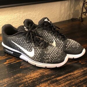 Nike Air Max Black and White Athletic Shoes M10